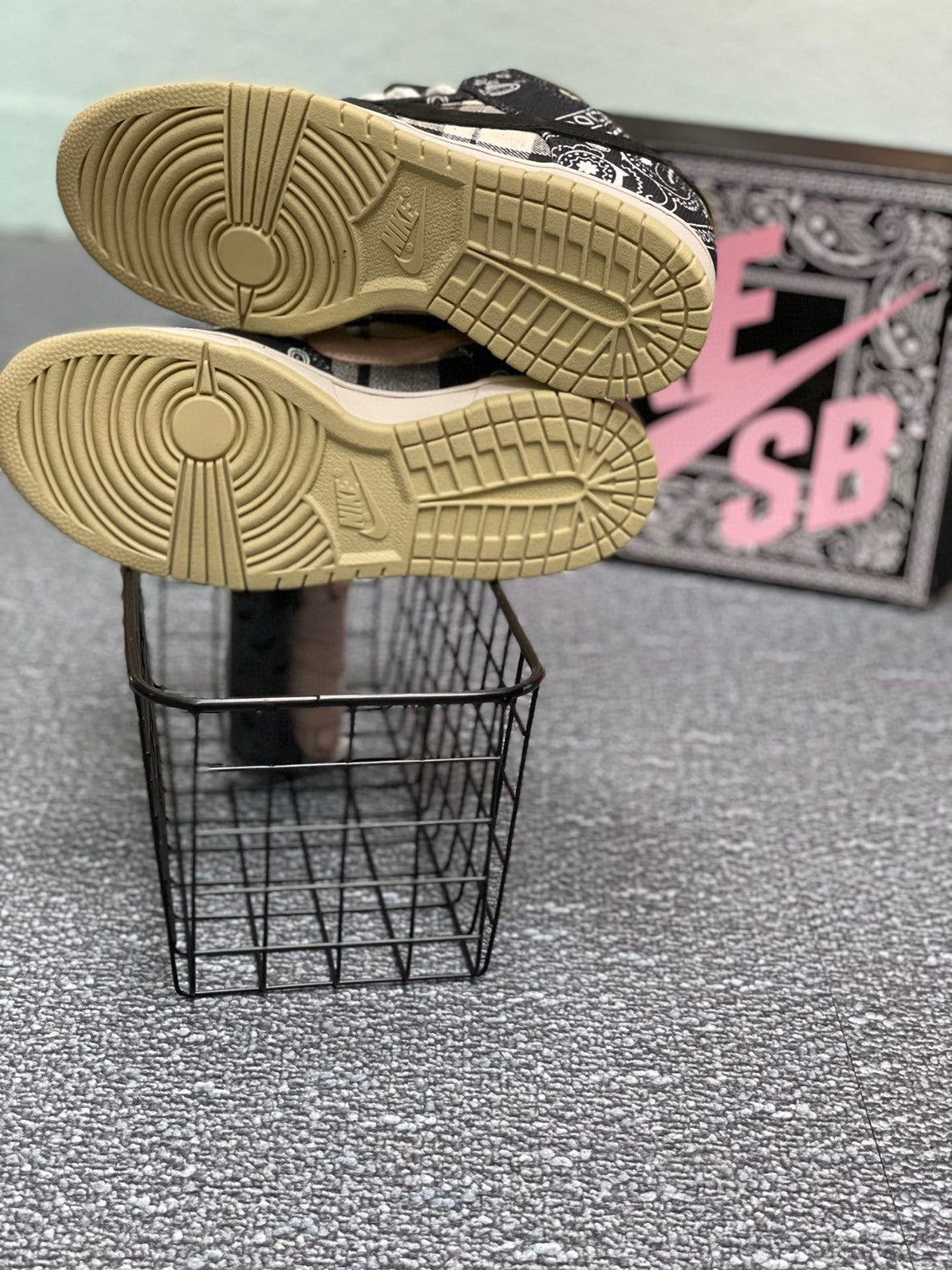 Nike Dunk Low Premium QS SB x Travis Scott "Cactus Jack"