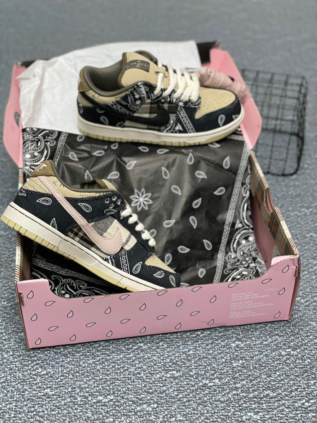 Nike Dunk Low Premium QS SB x Travis Scott "Cactus Jack"