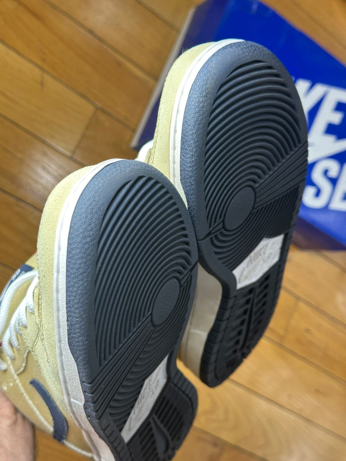 💥 RARE SB!💥 Nike SB Gold Dust Dunk low (only 2 pairs online anywhere!) pro box