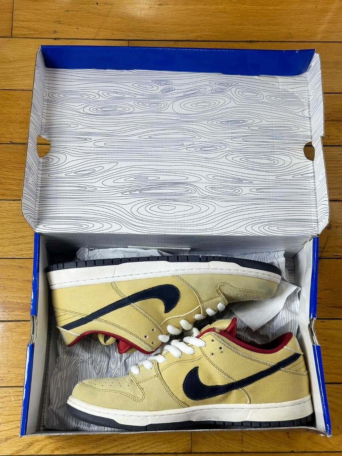 💥 RARE SB!💥 Nike SB Gold Dust Dunk low (only 2 pairs online anywhere!) pro box