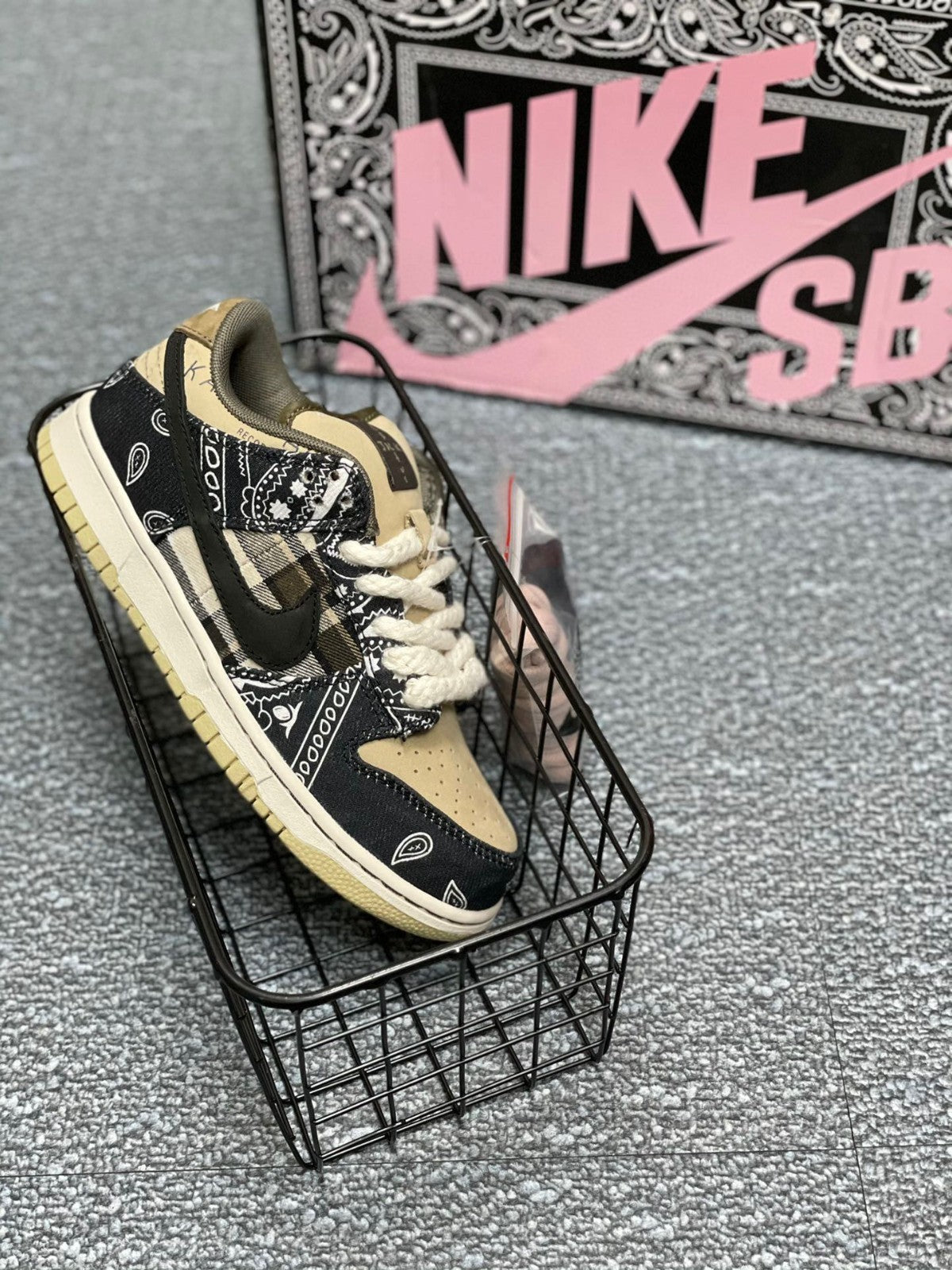Nike Dunk Low Premium QS SB x Travis Scott "Cactus Jack"